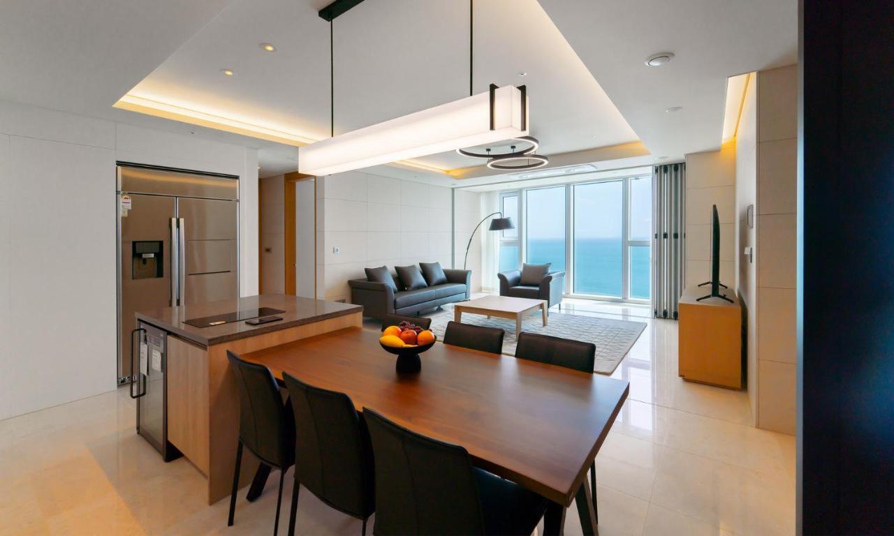 Grand Lct Residence Busan Exteriör bild