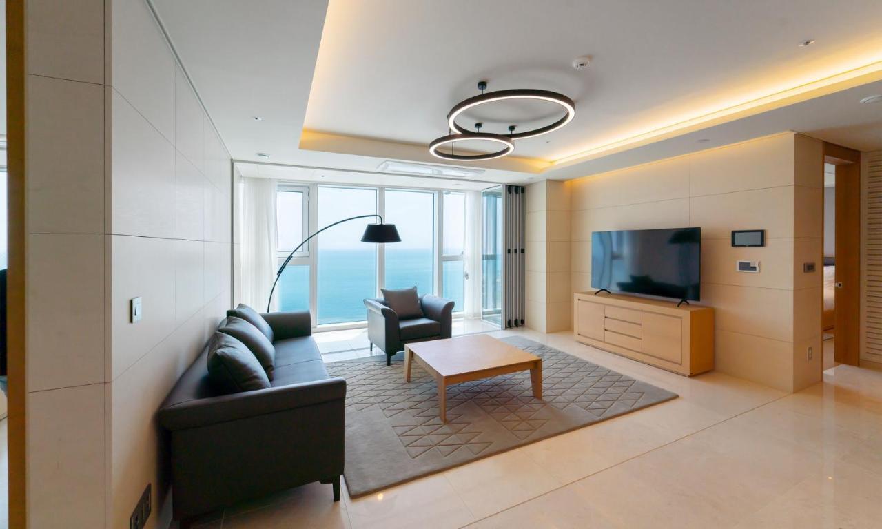 Grand Lct Residence Busan Exteriör bild