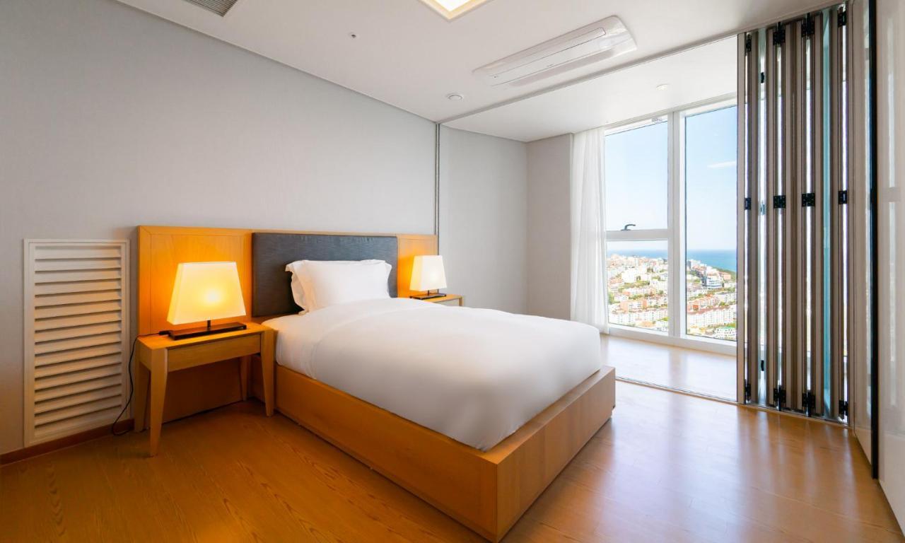Grand Lct Residence Busan Exteriör bild