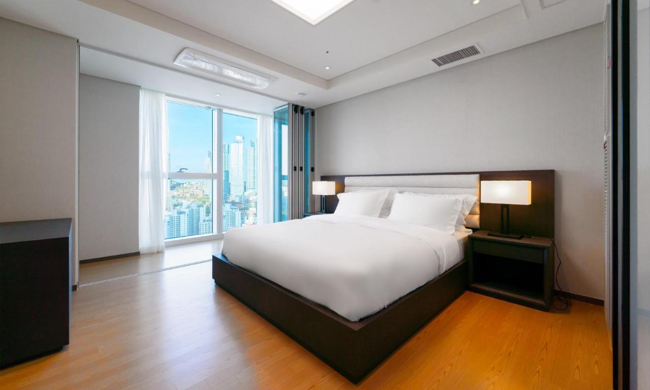 Grand Lct Residence Busan Exteriör bild
