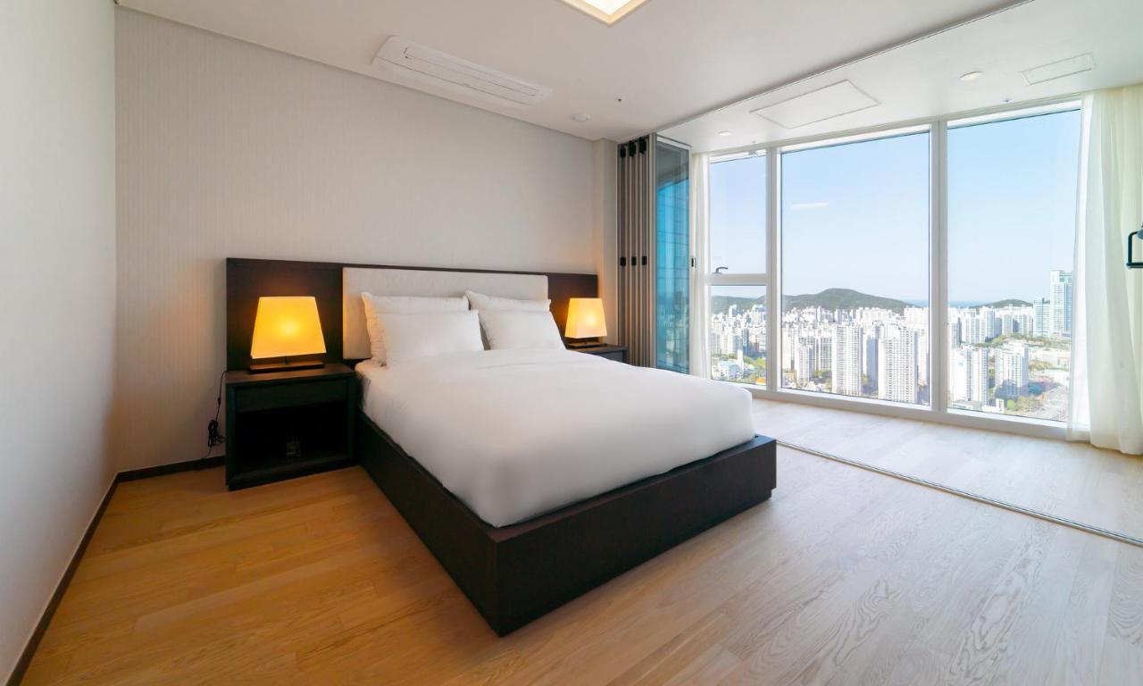 Grand Lct Residence Busan Exteriör bild